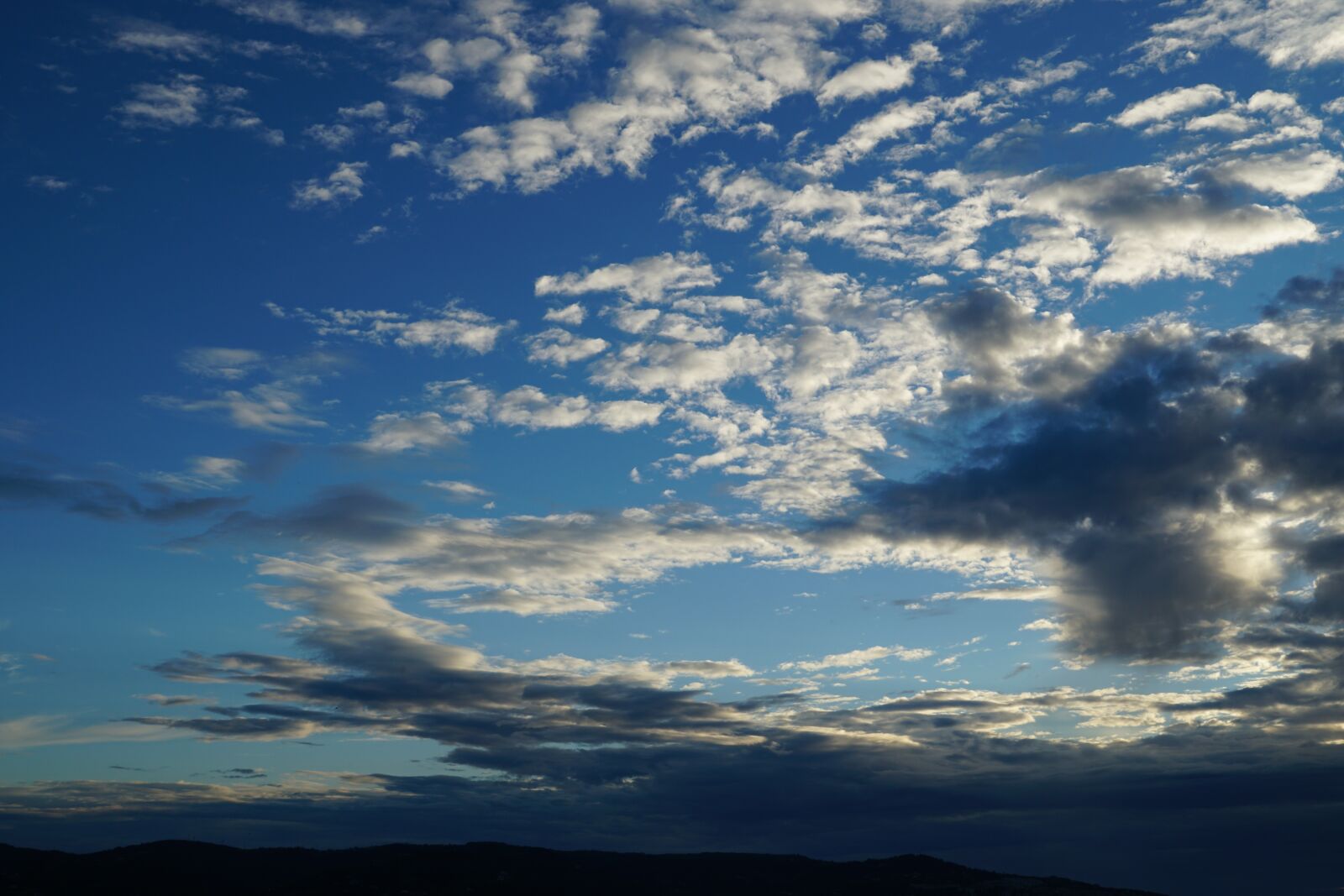 Sony a6300 + Sony Vario Tessar T* FE 24-70mm F4 ZA OSS sample photo. Clouds, sky, sunset photography