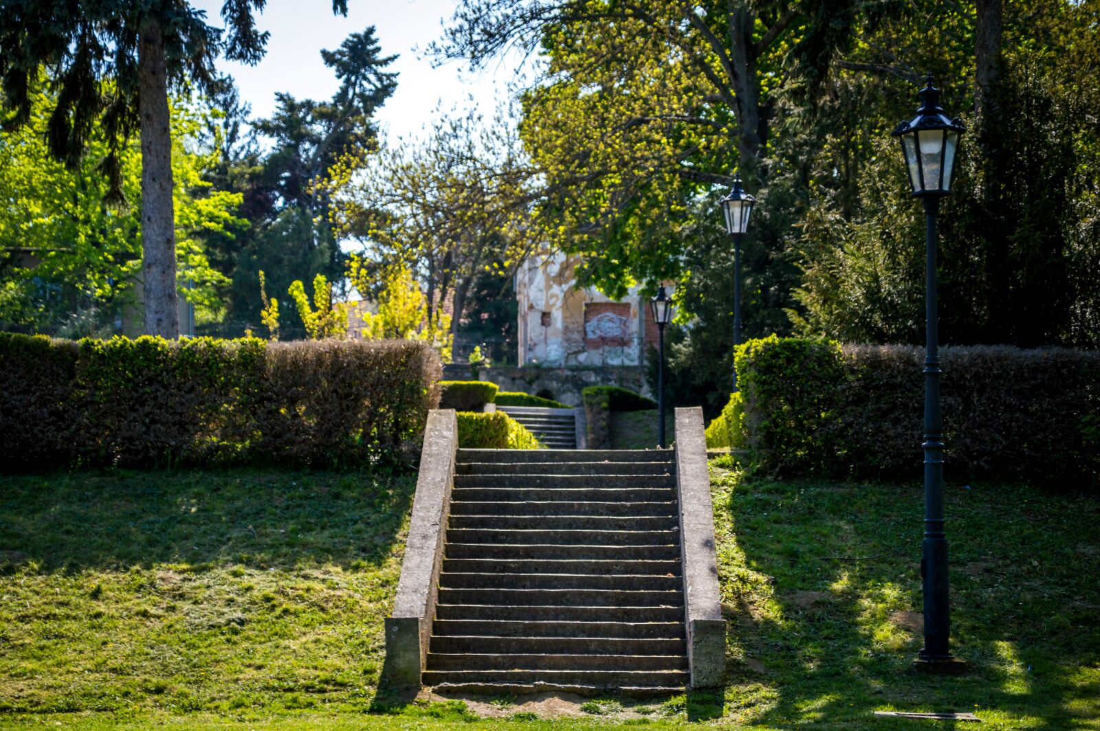 Tamron 18-200mm F3.5-6.3 Di II VC sample photo. Stairs, park, old photography