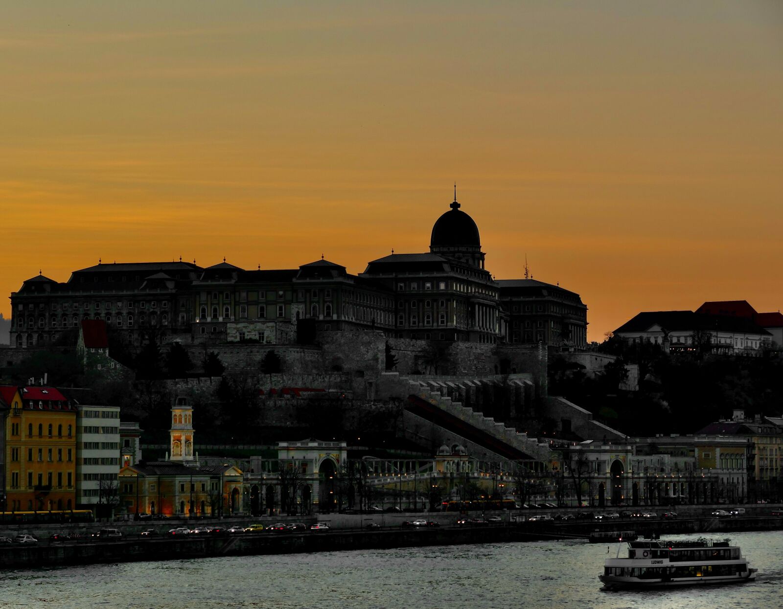 Panasonic Lumix DMC-FZ1000 sample photo. Budapest, castle palace, places photography