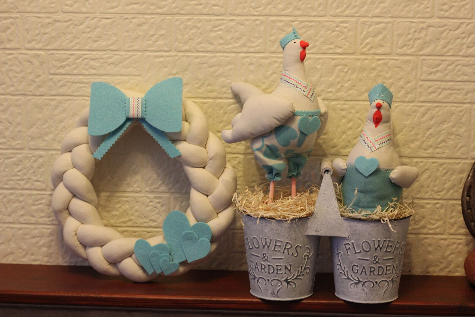 Canon EOS 550D (EOS Rebel T2i / EOS Kiss X4) sample photo. Decoration, decorations, handmade, hen photography