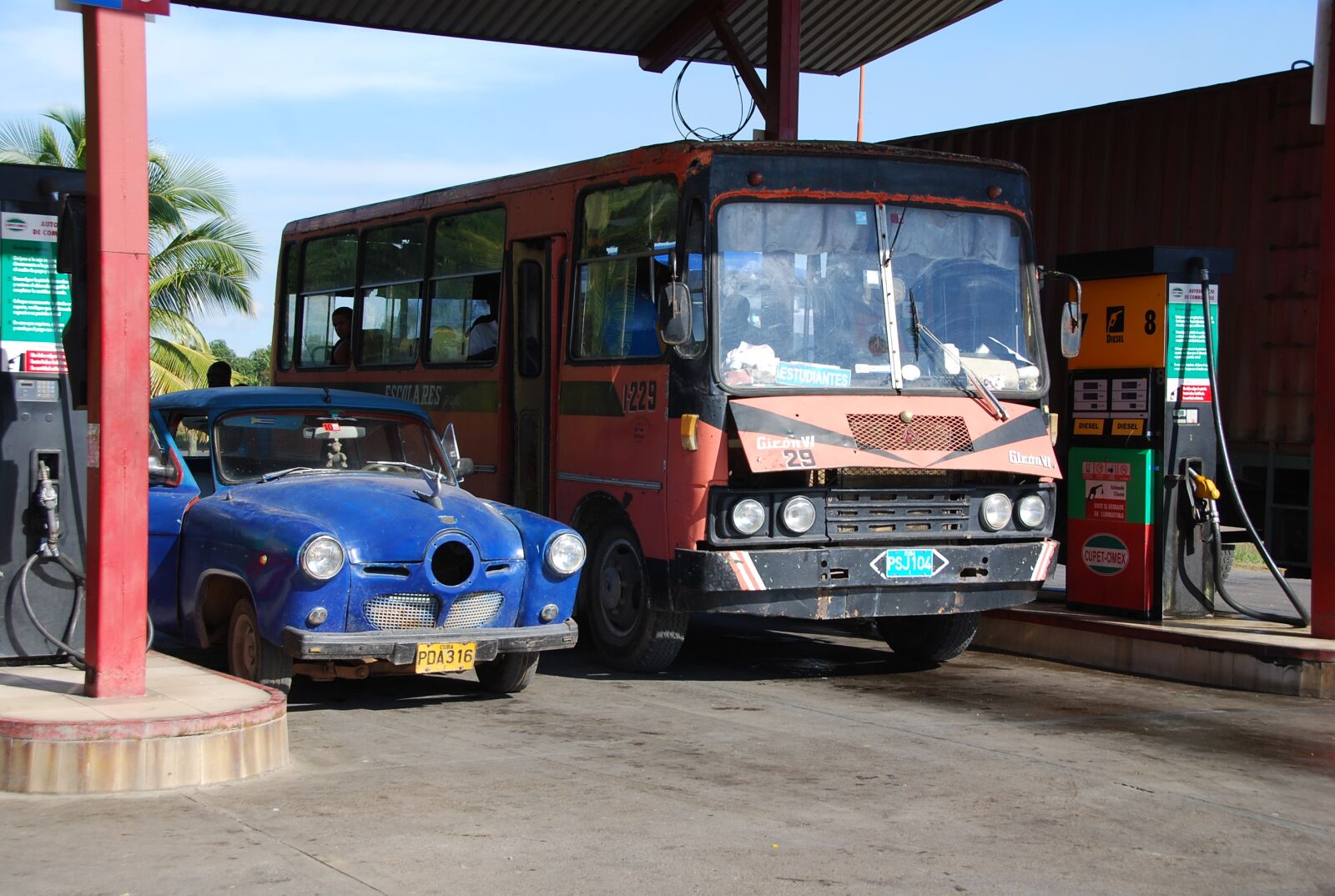 Nikon D40X sample photo. Gas station, bus, diesel photography