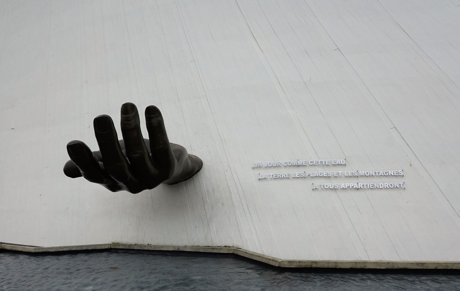 Sony ILCA-77M2 + Sony DT 16-50mm F2.8 SSM sample photo. Le havre, sculpture, hand photography
