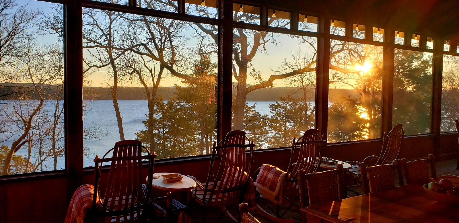 Samsung Galaxy S9+ sample photo. Cabin, lake, peace photography