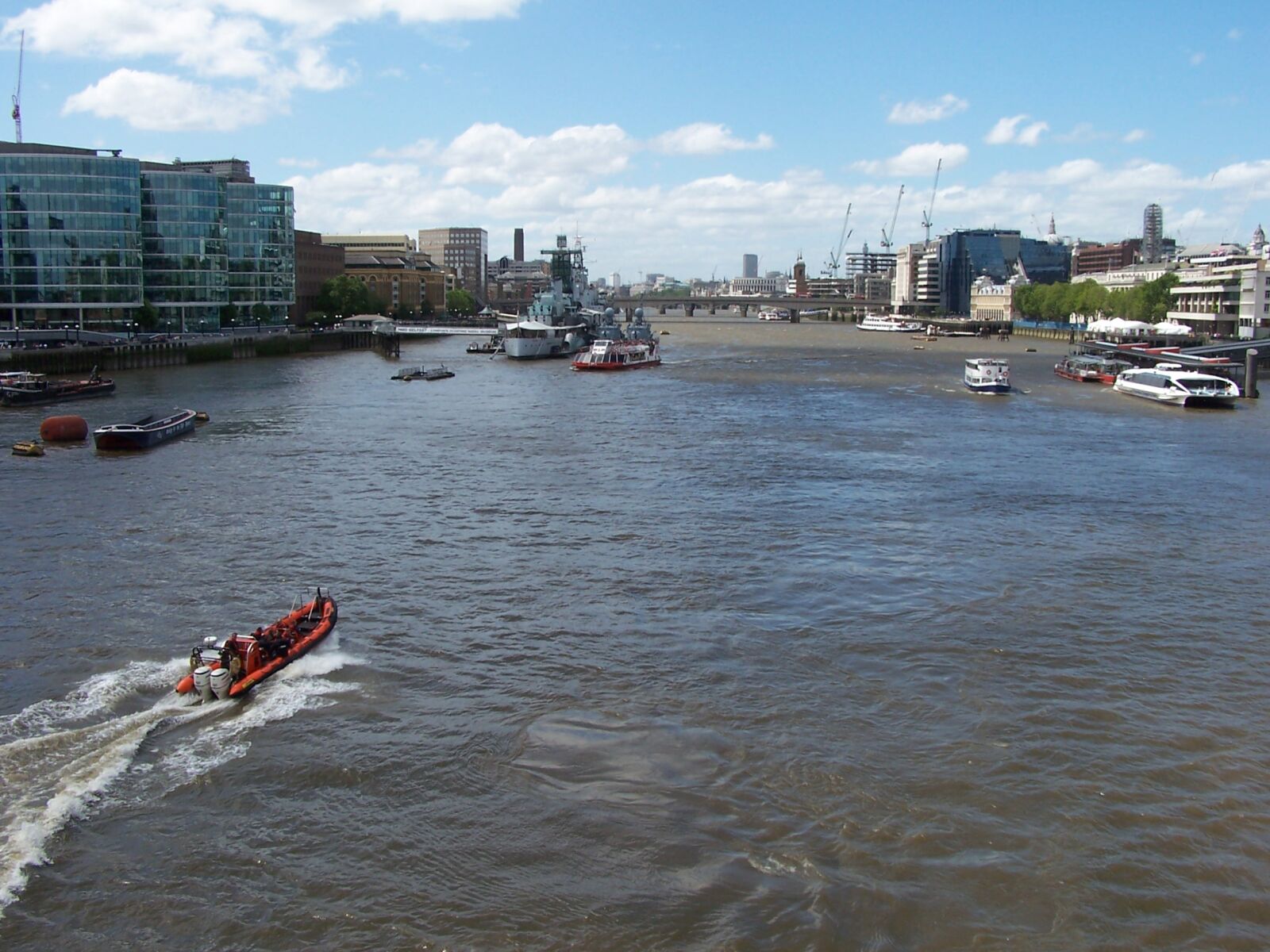 Kodak DX6490 ZOOM DIGITAL CAMERA sample photo. Thames photography