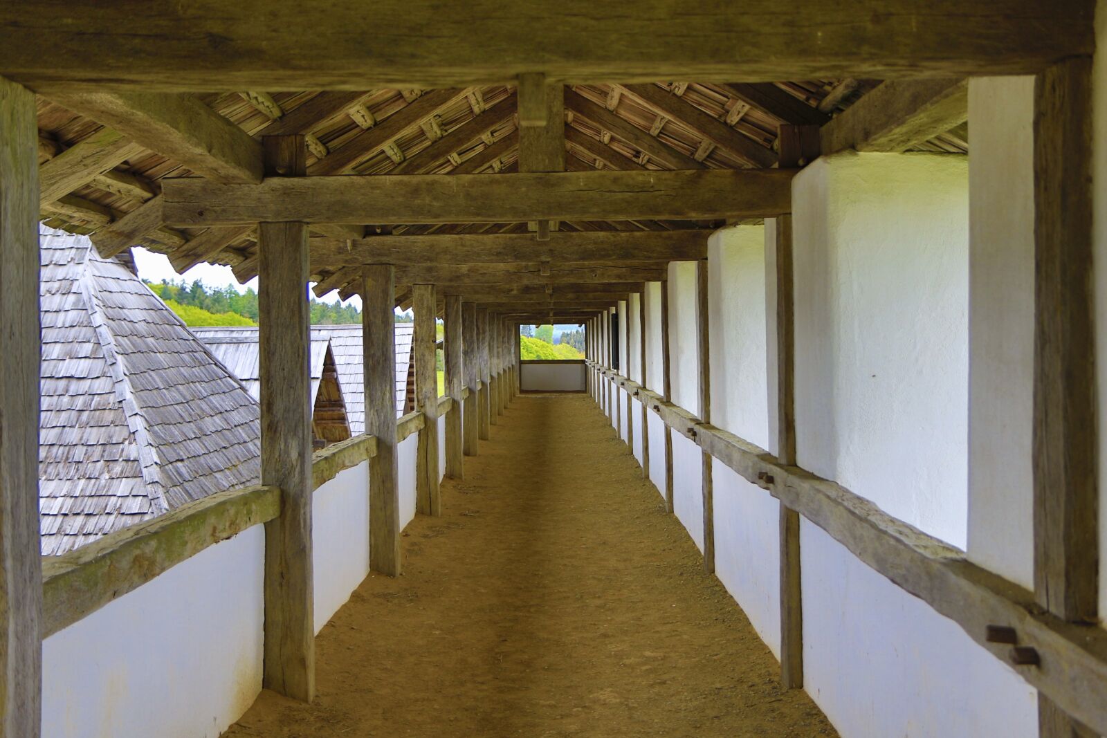 Canon EOS 7D Mark II sample photo. Truss, tunnel, wooden beams photography