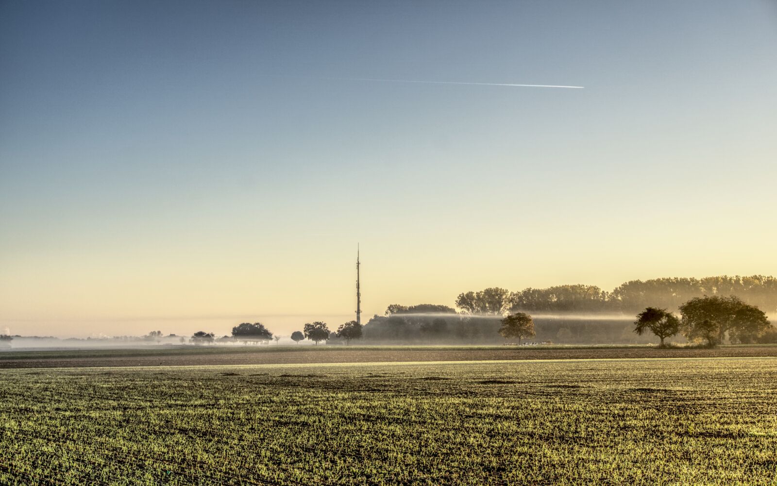 Sony E 16-50mm F3.5-5.6 PZ OSS sample photo. Sunrise, fog, sunlight photography