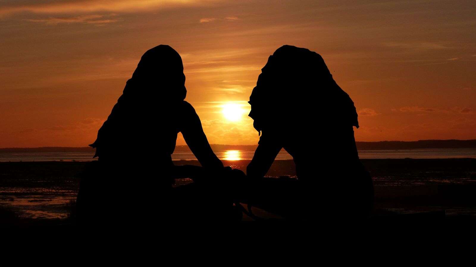 Panasonic Lumix DMC-FZ200 sample photo. Sunset, women, silhouette photography