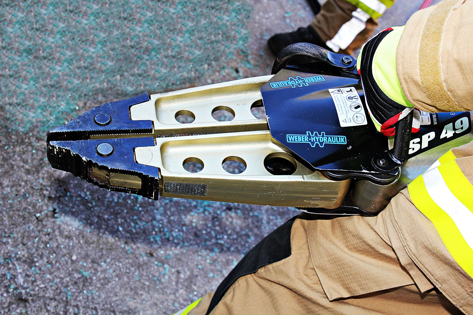 Canon EOS 60D sample photo. Mountain scissors, spreader, fire photography