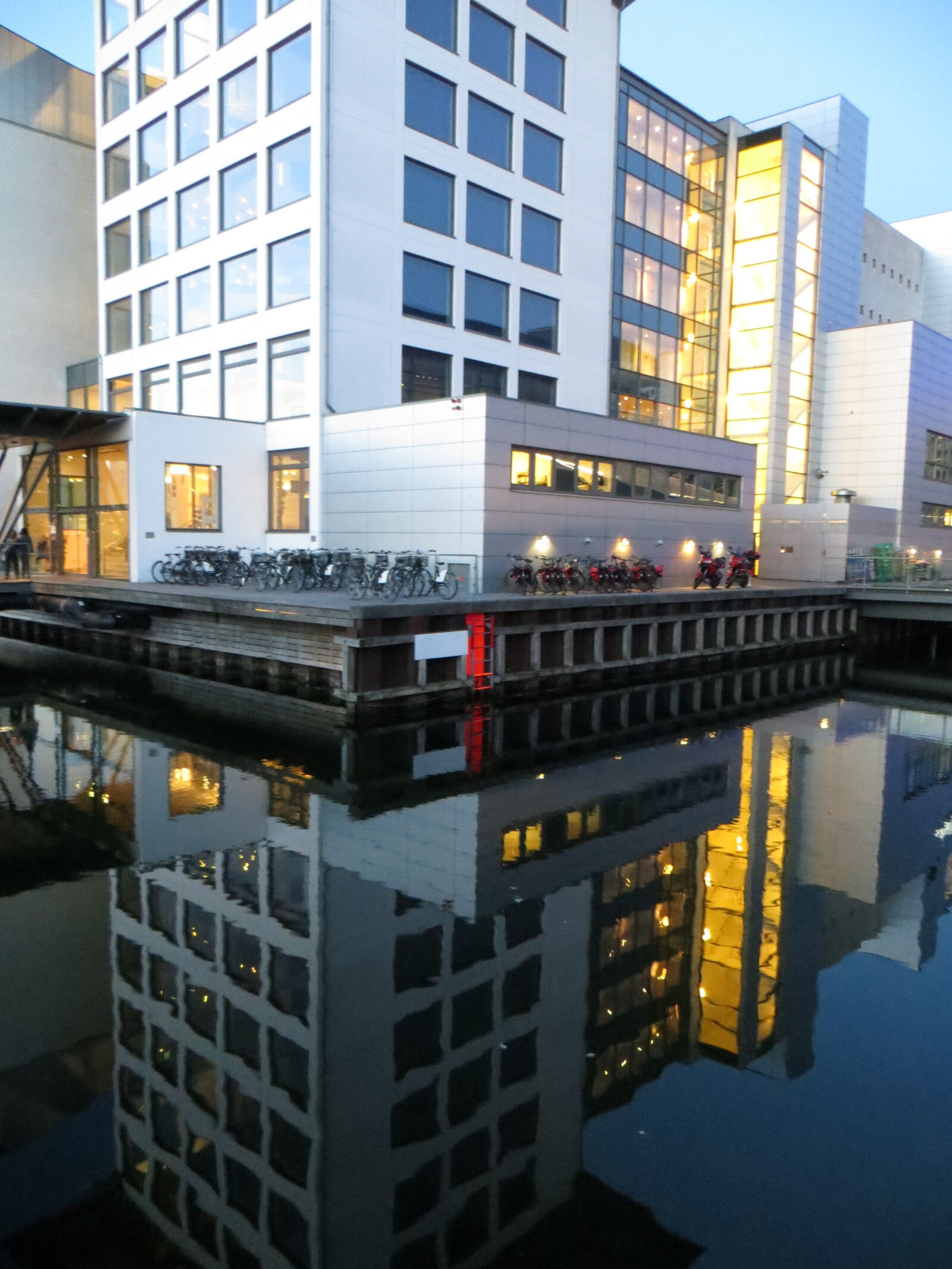 Canon PowerShot SX240 HS sample photo. Architecture, city, evening, glass photography
