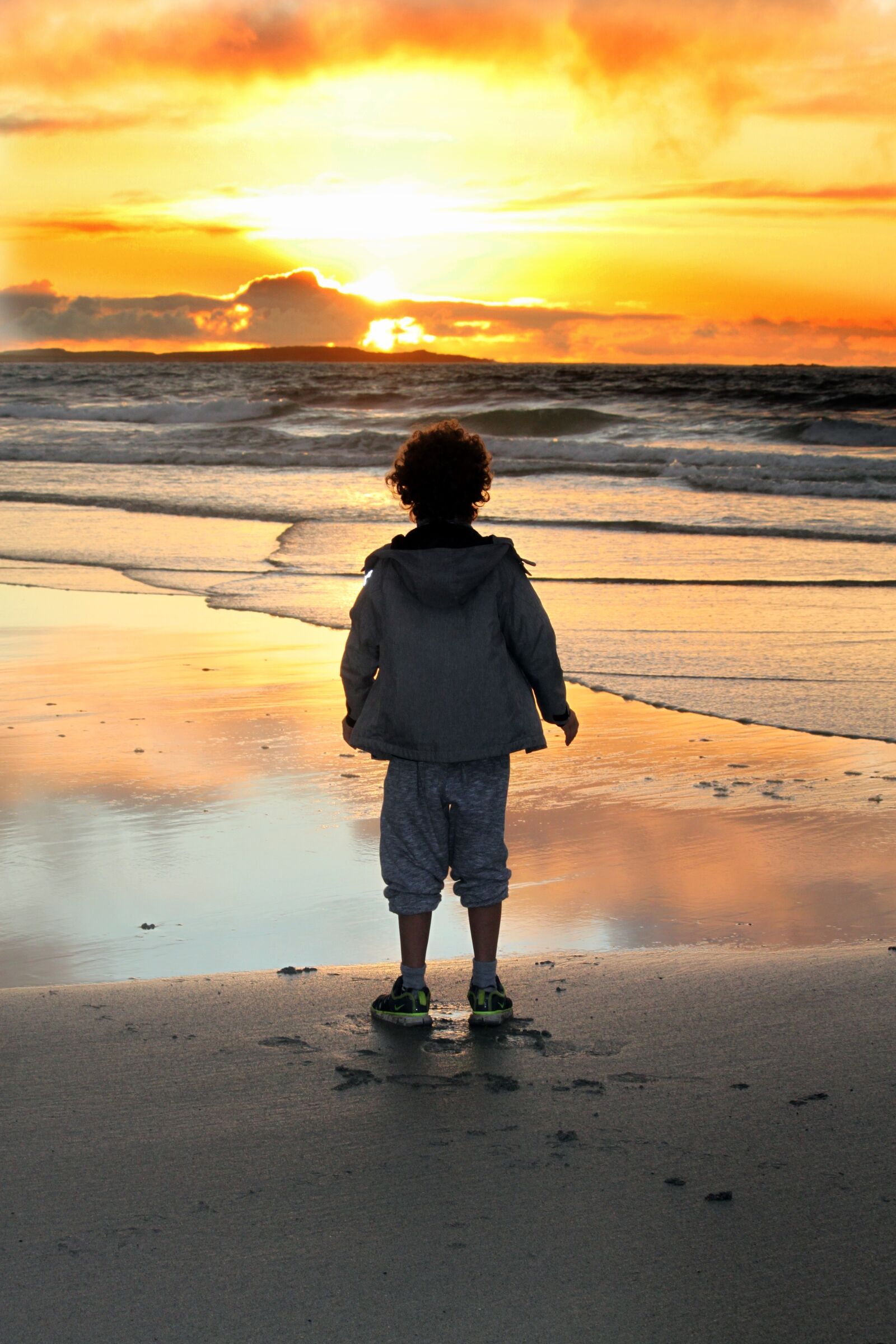 Canon EOS 500D (EOS Rebel T1i / EOS Kiss X3) sample photo. Sunset, boy, evening photography