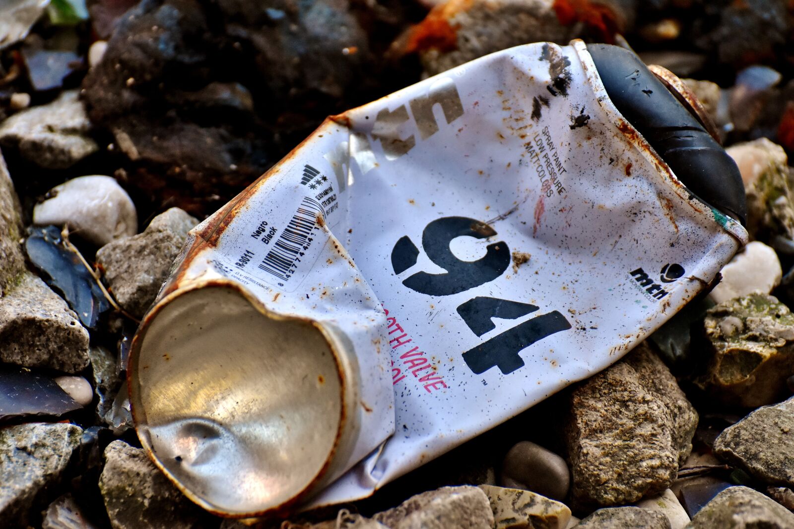 Nikon D7200 sample photo. Spray can, color, graffiti photography