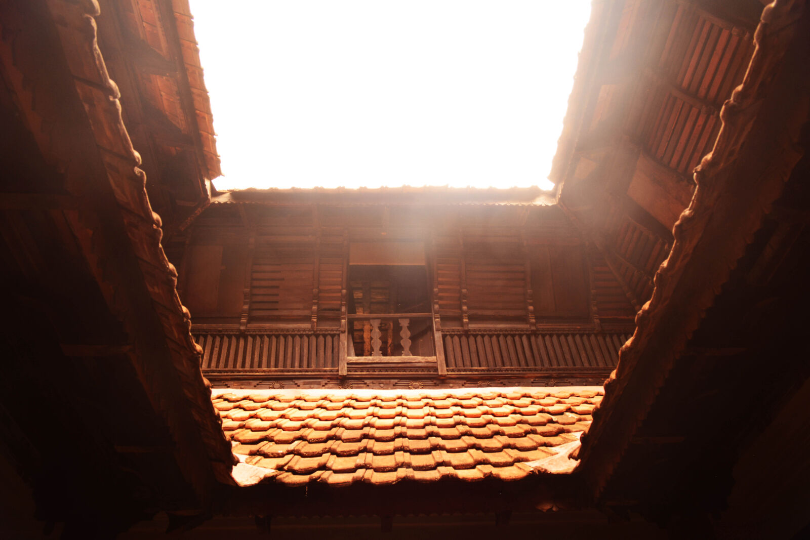 Nikon D5200 sample photo. Courtyard, tiles photography