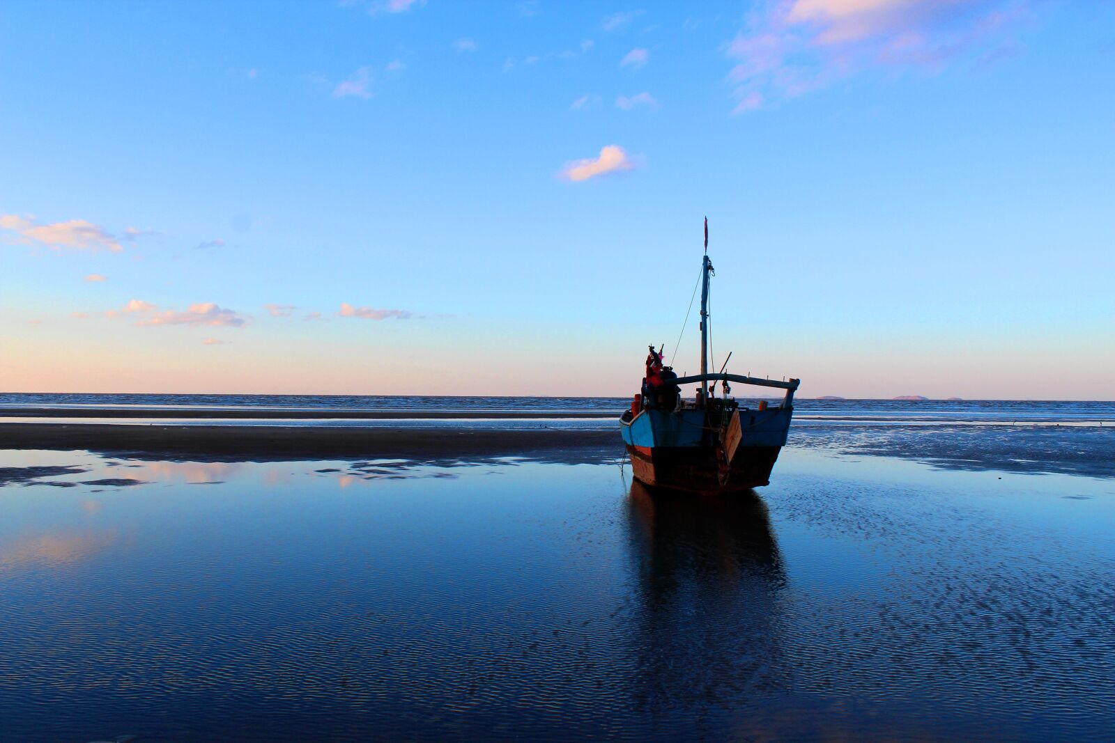 Canon EOS 600D (Rebel EOS T3i / EOS Kiss X5) sample photo. Boat, sunset, sea photography