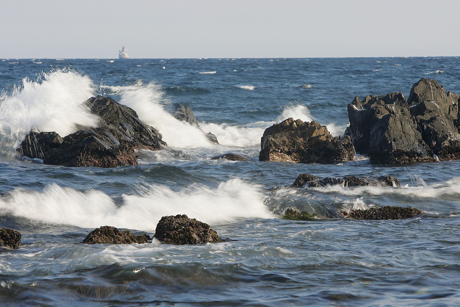 Canon EOS-1D Mark II sample photo. Sea, waves, rock photography