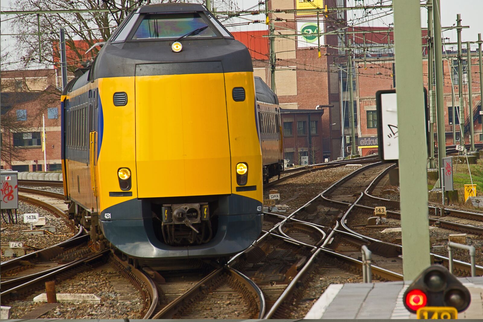 Canon EOS 550D (EOS Rebel T2i / EOS Kiss X4) sample photo. Train, track, dutch railways photography
