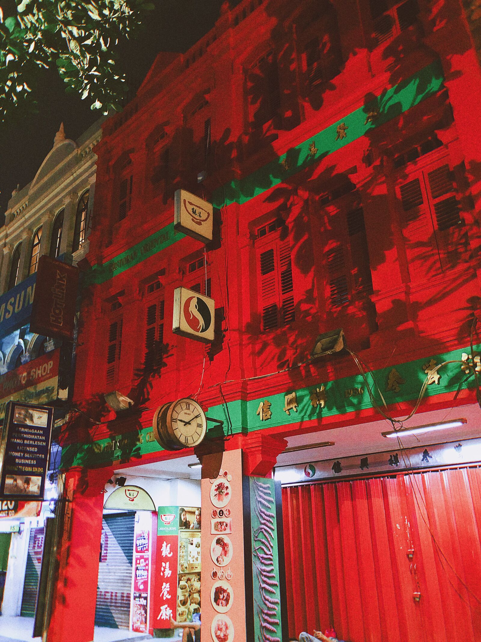 iPhone X back dual camera 4mm f/1.8 sample photo. Malaysia, chinatown, summer photography