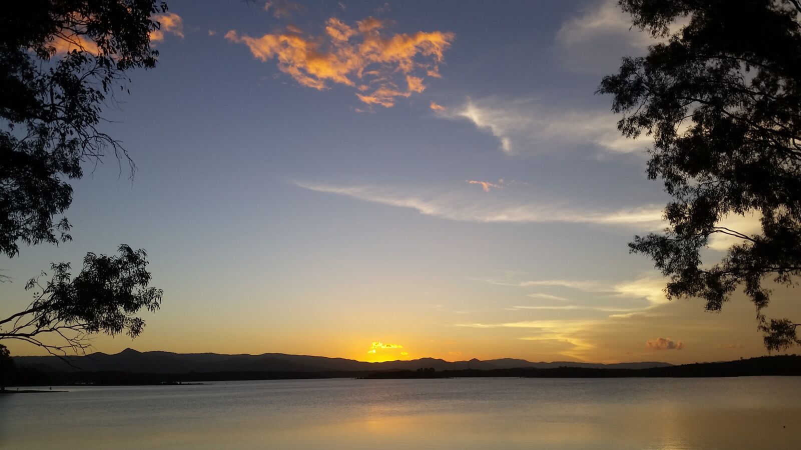 Samsung Galaxy S5 sample photo. Sunset, lake, cloud photography