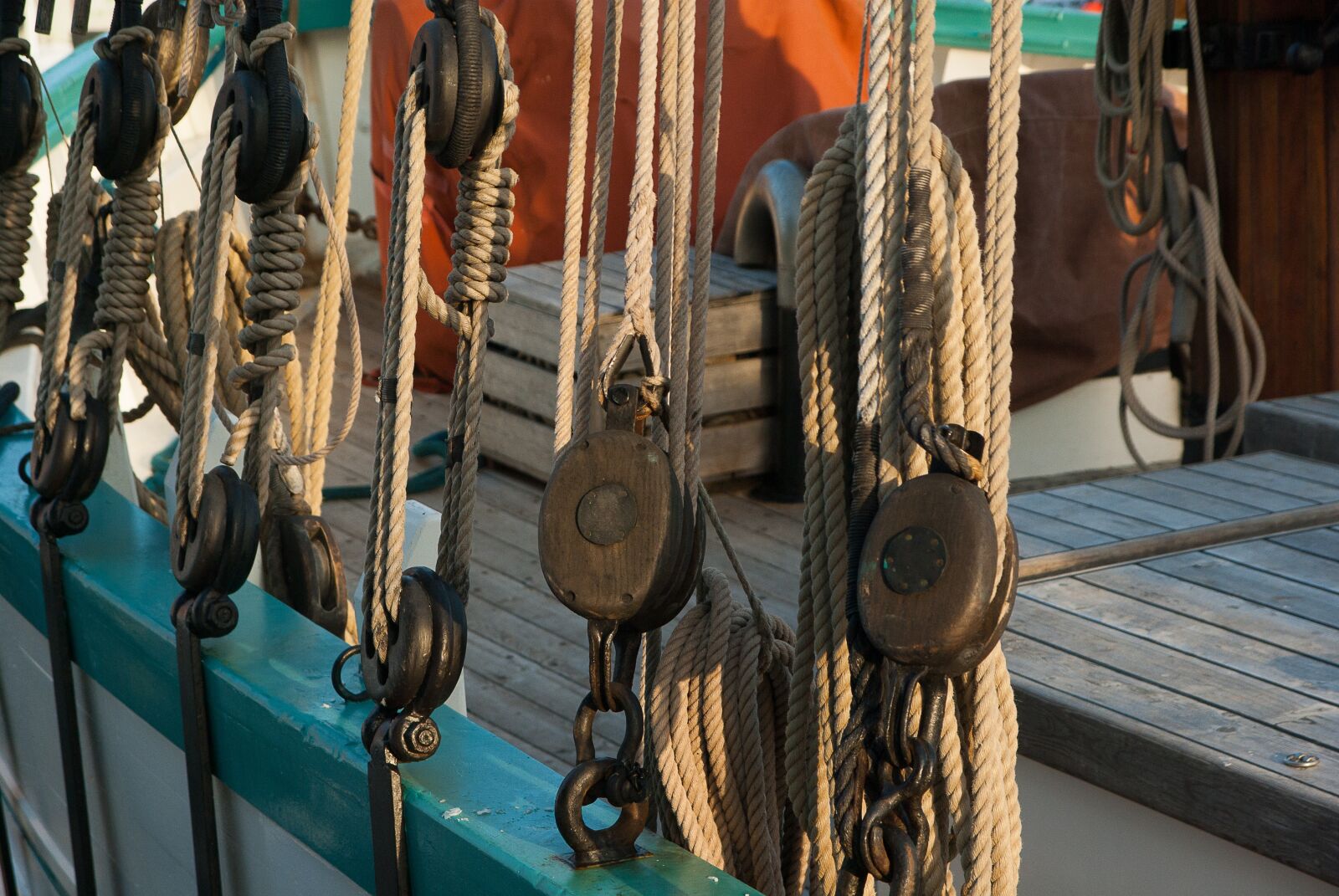 Pentax K10D sample photo. Sailboat, boat, rope photography