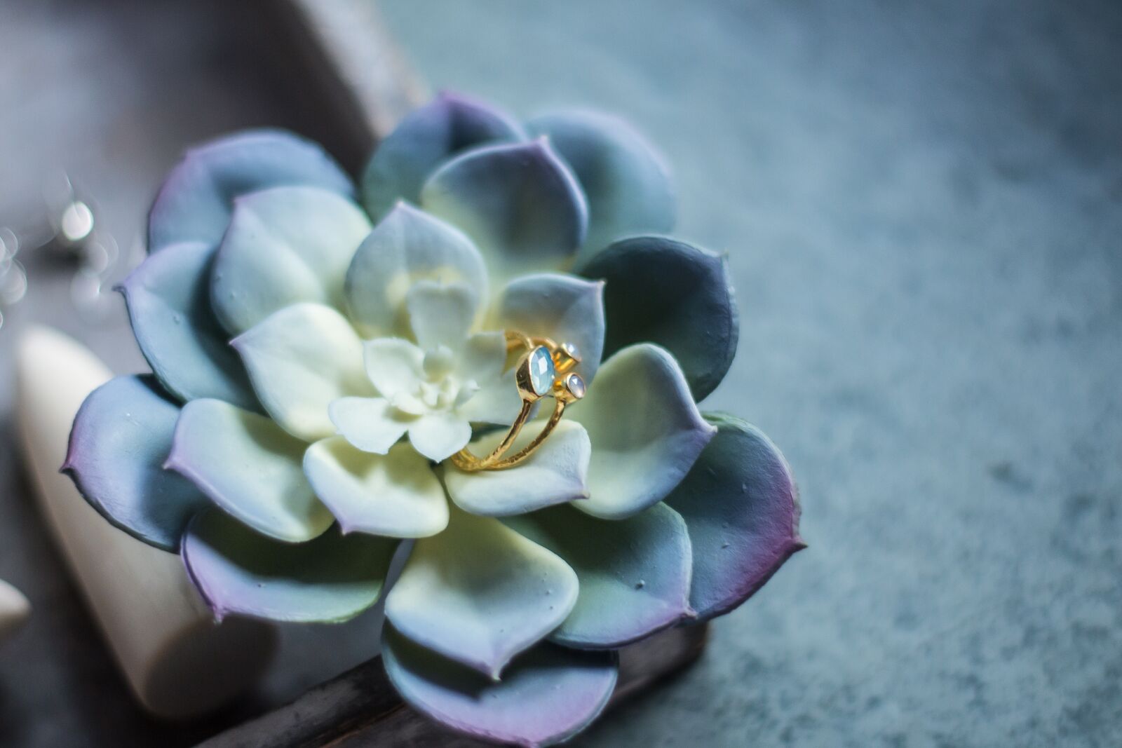 Canon EOS 700D (EOS Rebel T5i / EOS Kiss X7i) + Canon EF 50mm F1.8 STM sample photo. Ring, gold, natural stone photography