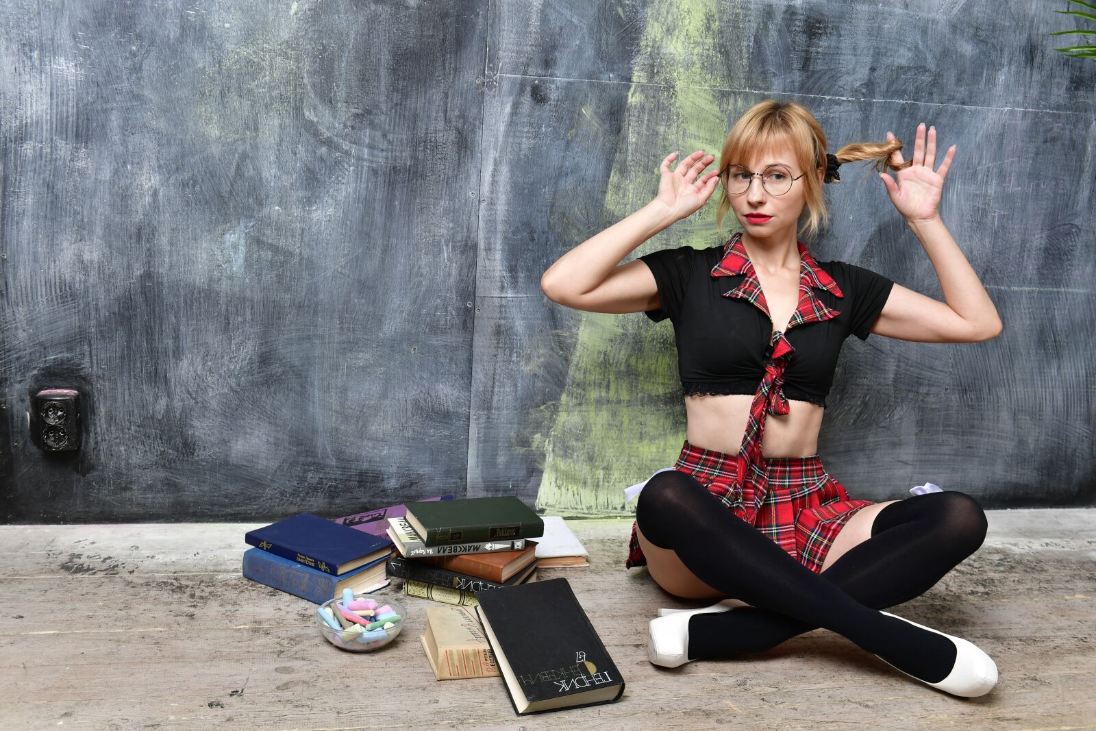 Nikon D5 sample photo. Schoolgirl, school, books photography