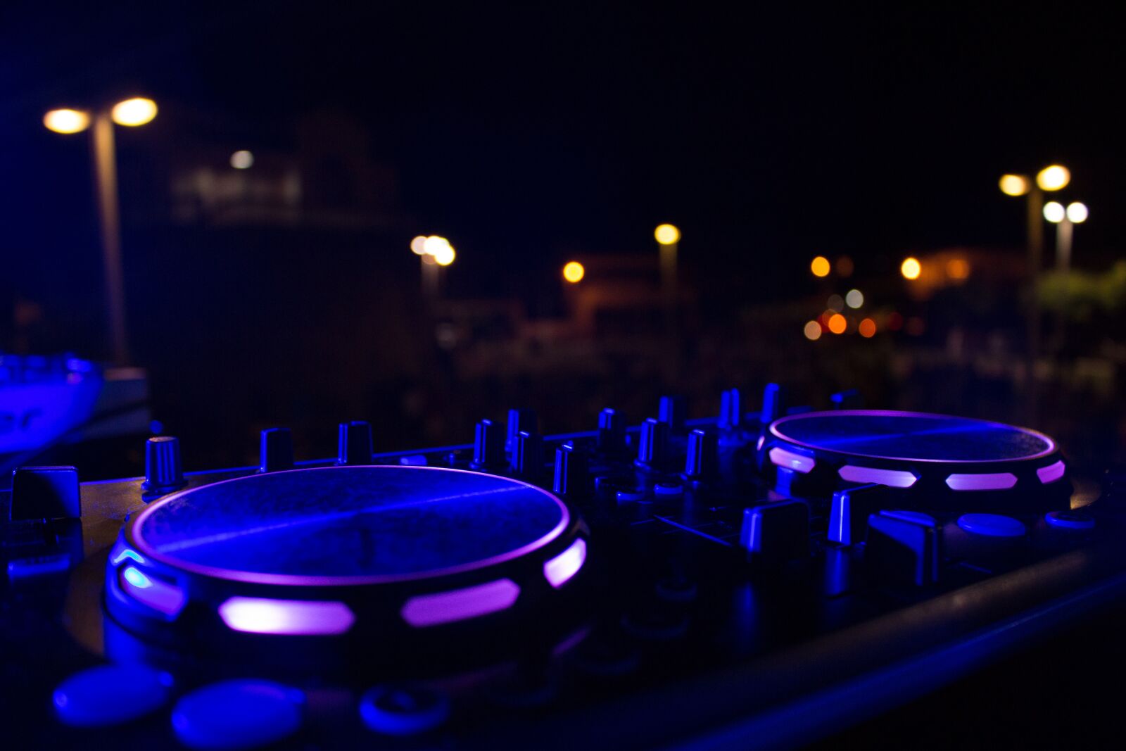 Canon EOS 700D (EOS Rebel T5i / EOS Kiss X7i) sample photo. Dj, pauco, lights photography