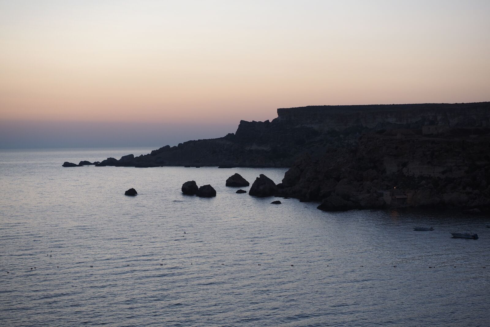 Olympus OM-D E-M1 + Olympus M.Zuiko Digital ED 12-40mm F2.8 Pro sample photo. Sunset, sea, rocks photography