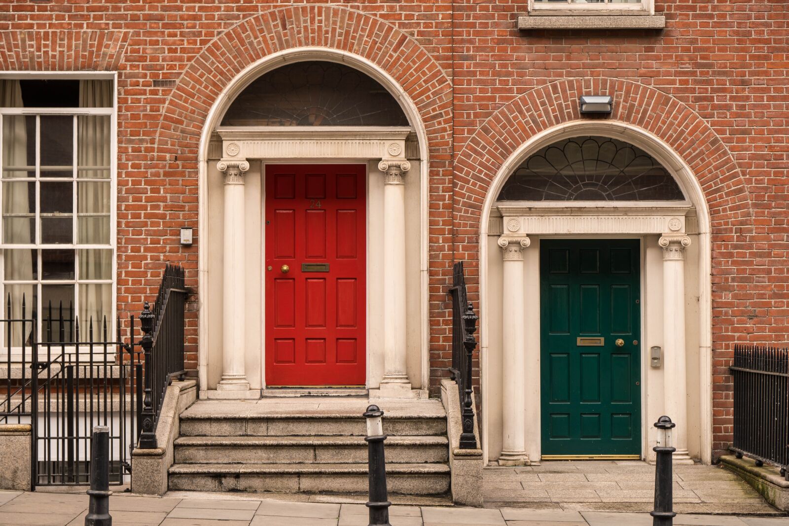 Sony a6500 + Sony Vario-Tessar T* E 16-70mm F4 ZA OSS sample photo. Door, input, ireland photography