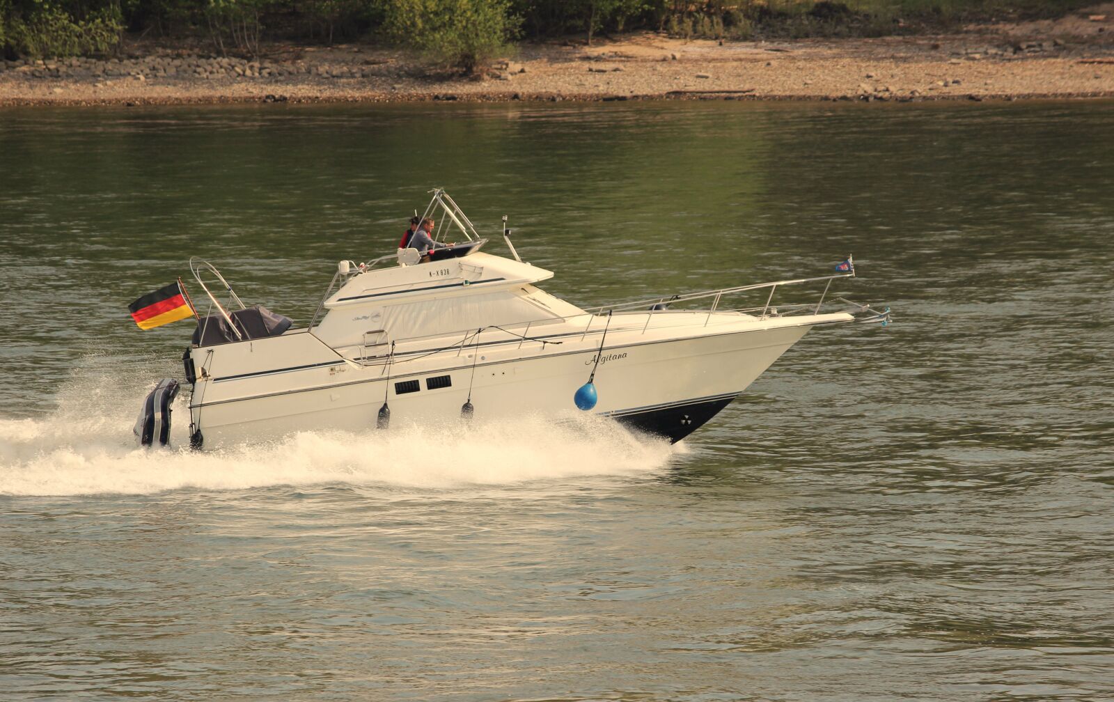 Canon EF-S 55-250mm F4-5.6 IS II sample photo. Ship, boat, powerboat photography