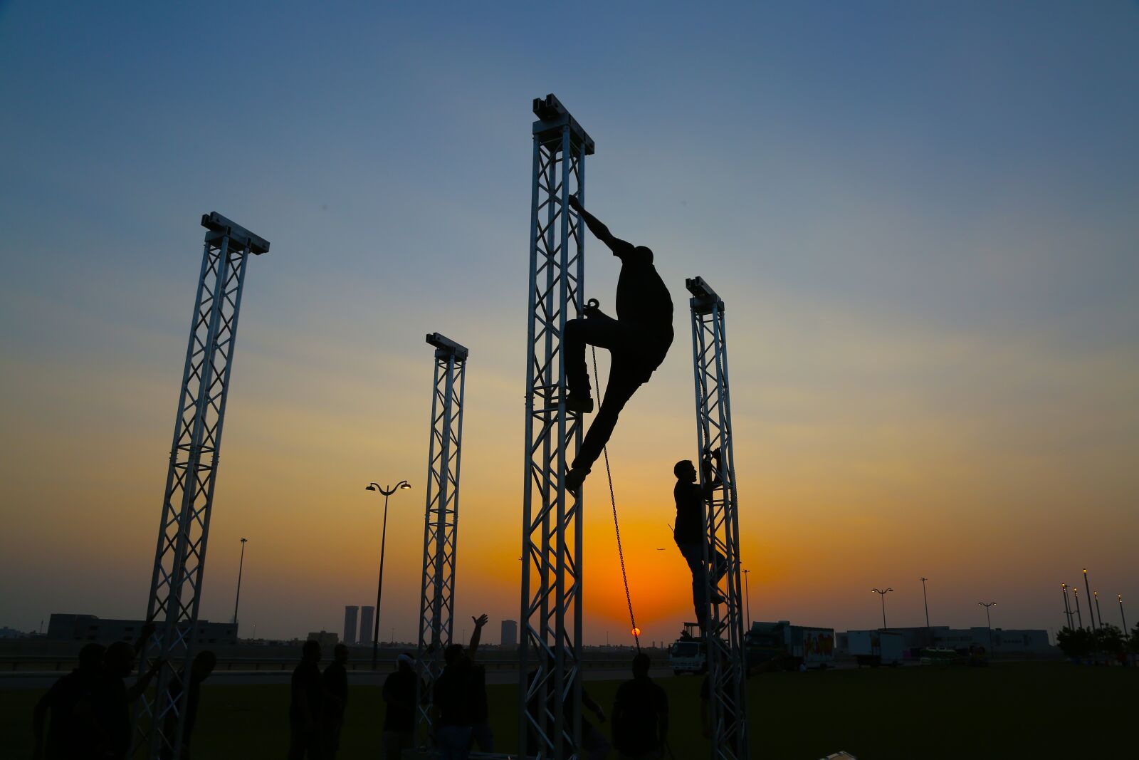Canon EF 24-105mm F4L IS USM sample photo. Silhouette teamwork, trust, mountain photography