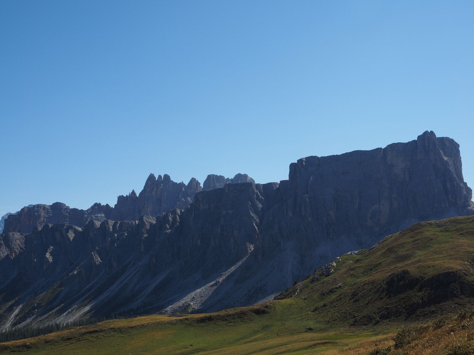 Olympus OM-D E-M1 + Olympus M.Zuiko Digital ED 12-40mm F2.8 Pro sample photo. Dolomites, mountains, mountain group photography