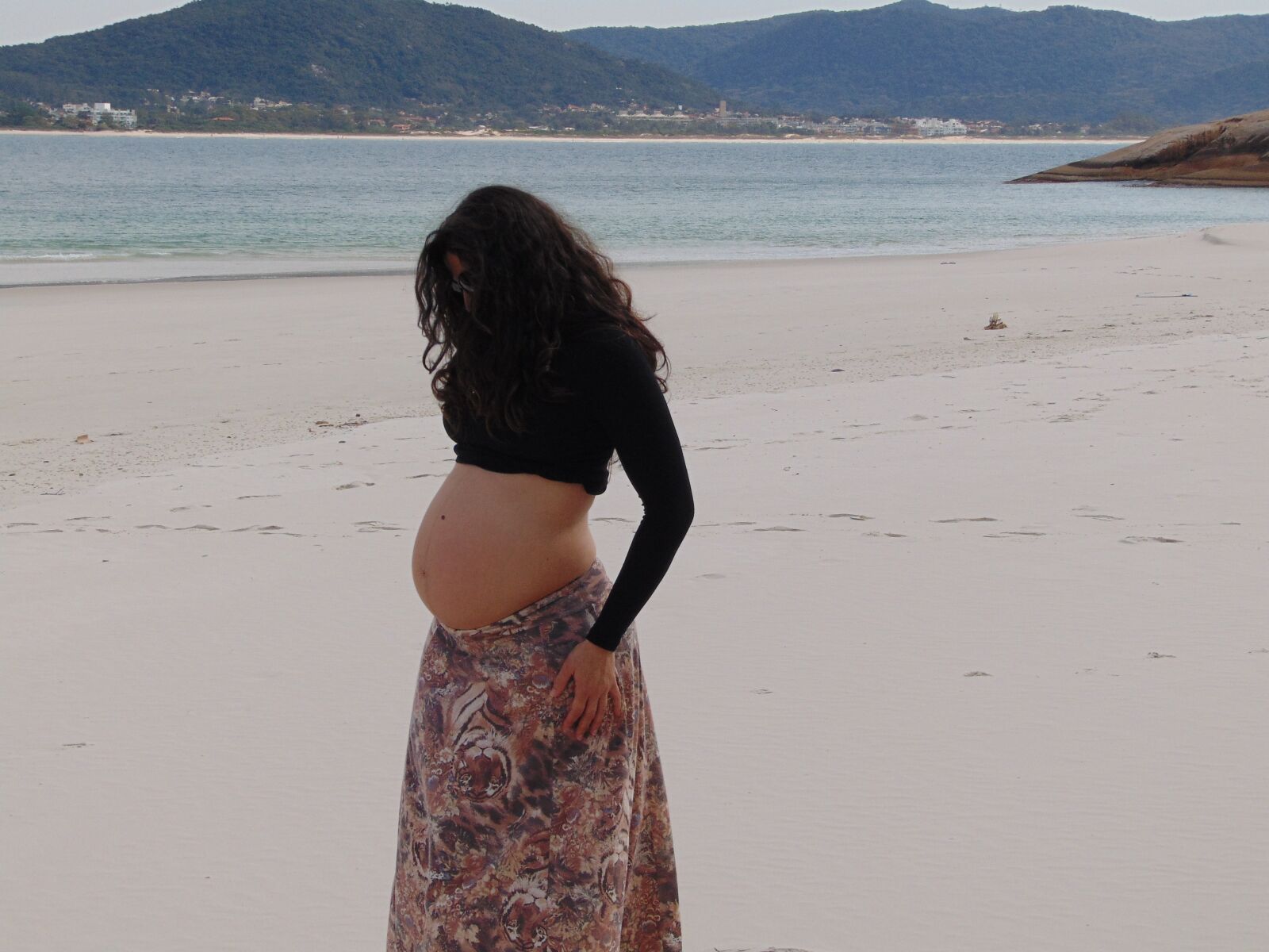 Sony Cyber-shot DSC-H300 sample photo. Pregnant woman, beach, mar photography