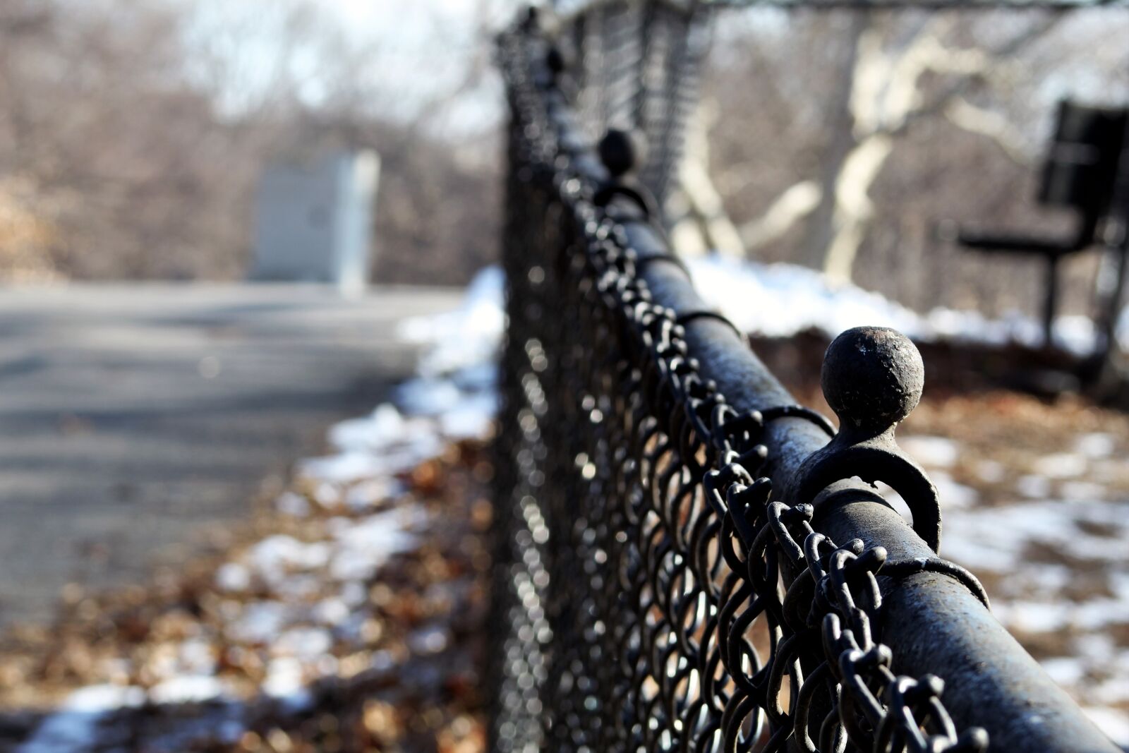 Canon EOS 1300D (EOS Rebel T6 / EOS Kiss X80) sample photo. Fence, street, urban photography