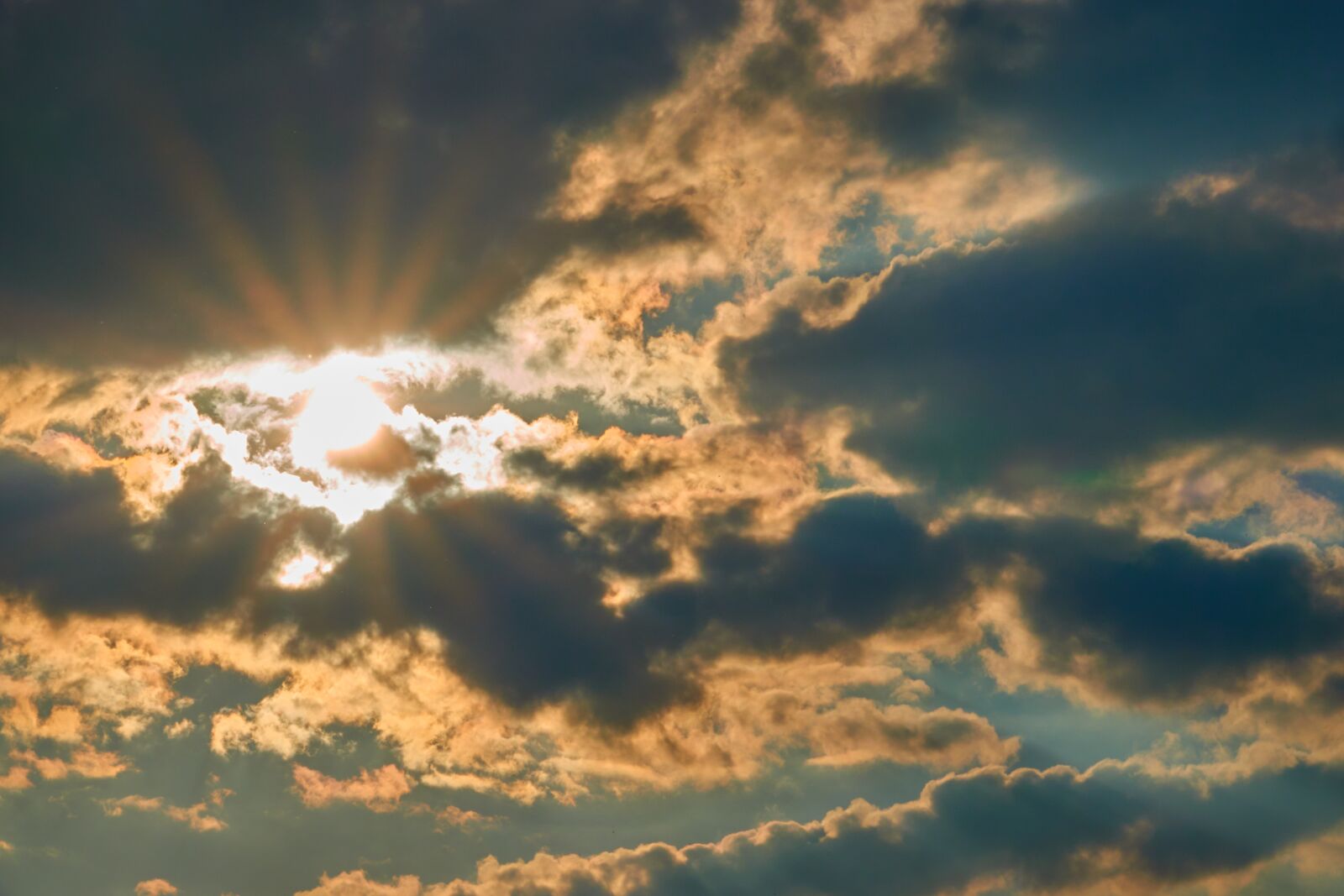 Sony Cyber-shot DSC-RX10 IV sample photo. Clouds, sun, mood photography