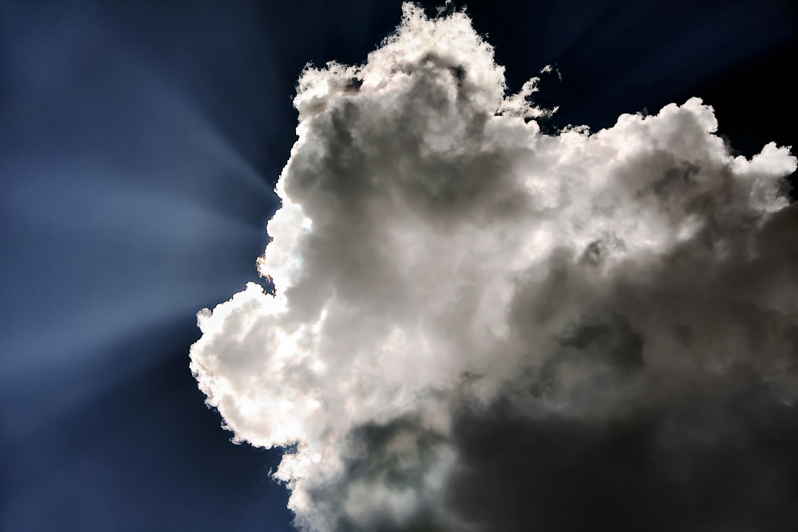 Canon EOS 40D sample photo. Cloud, sky, rays photography
