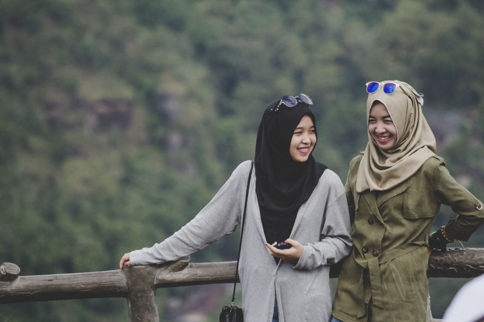 Canon EF 70-200mm F4L USM sample photo. Beautiful, girl, happy, hijab photography