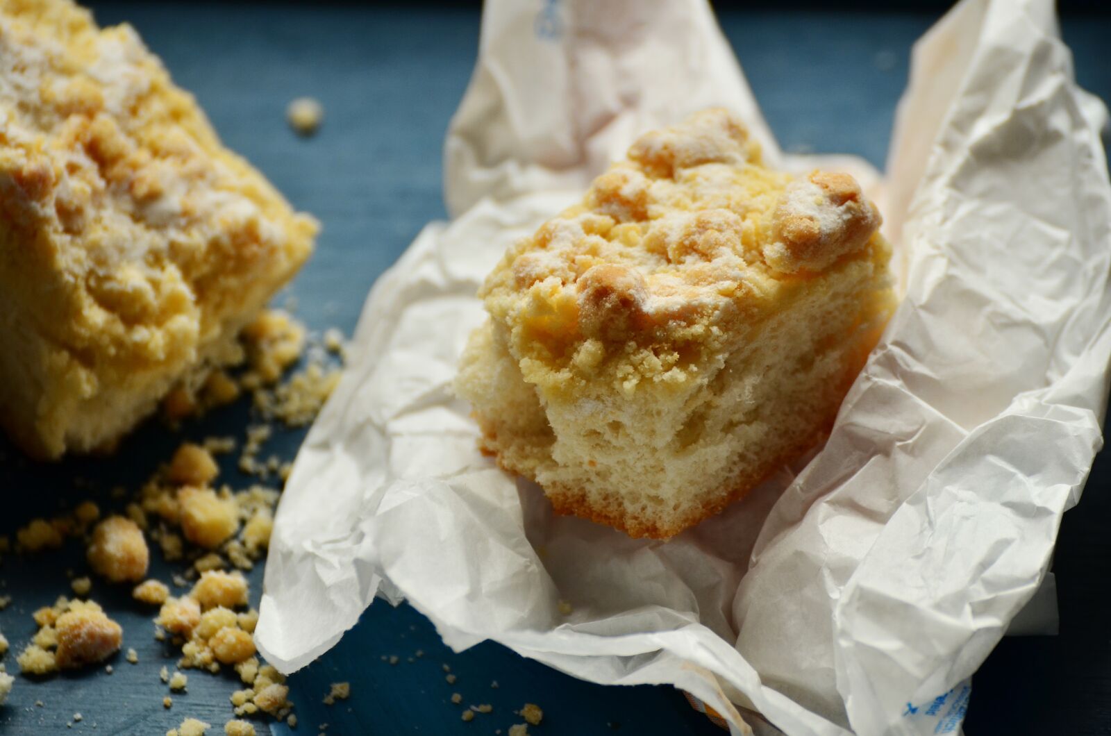 Nikon D5100 sample photo. Streusel cake, crumb cake photography