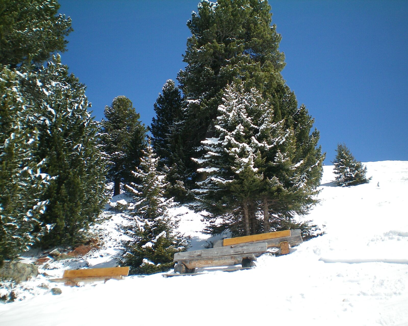 Kodak EASYSHARE M873 ZOOM DIGITAL CAMERA sample photo. Winter, snow, bench photography