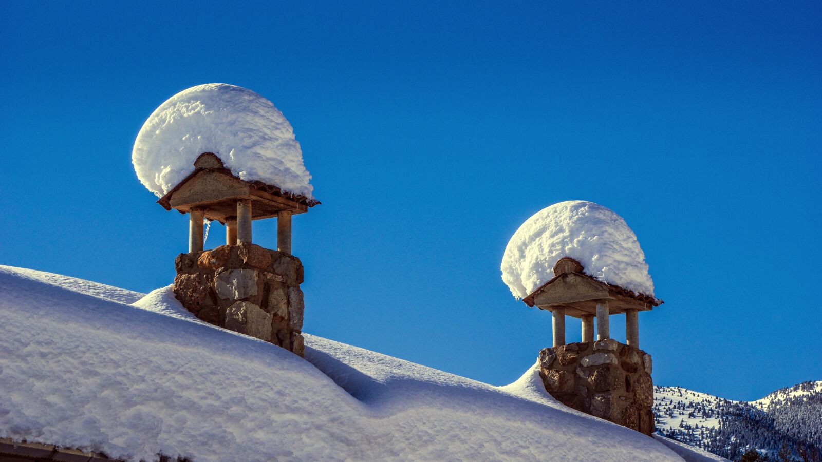 Sony E 55-210mm F4.5-6.3 OSS sample photo. Snow, cold, fireplaces photography