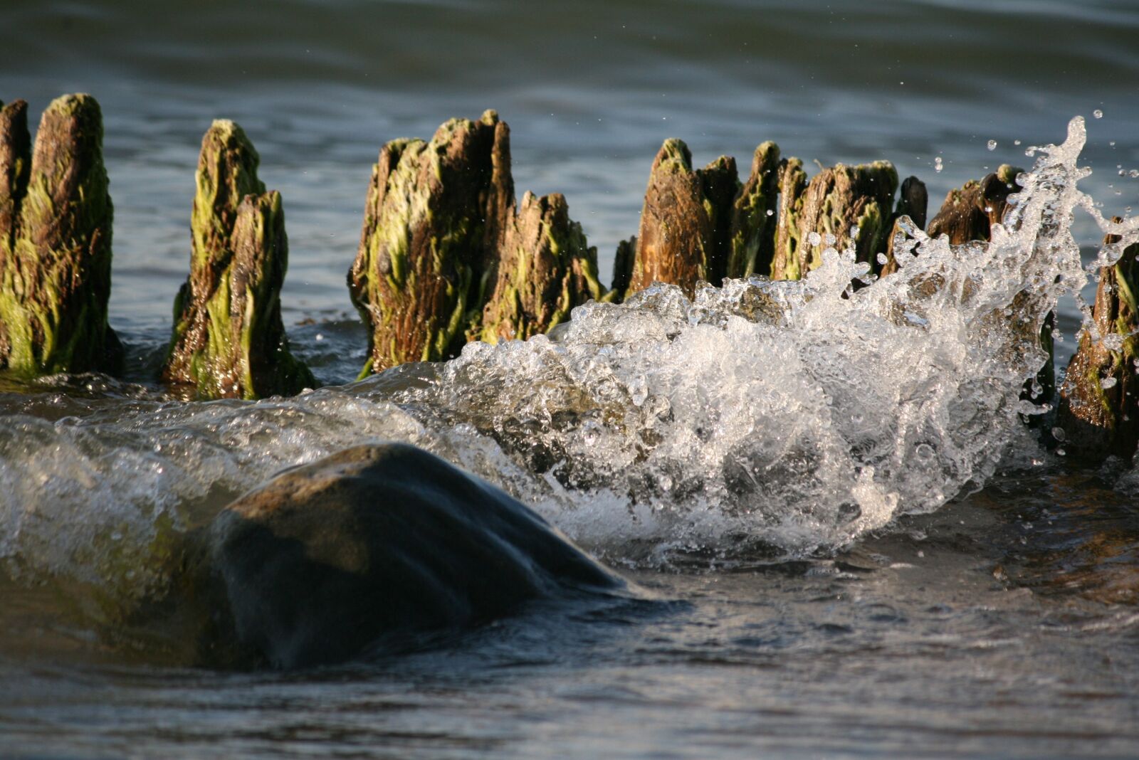 Canon EOS 400D (EOS Digital Rebel XTi / EOS Kiss Digital X) sample photo. Sea, waves, water photography