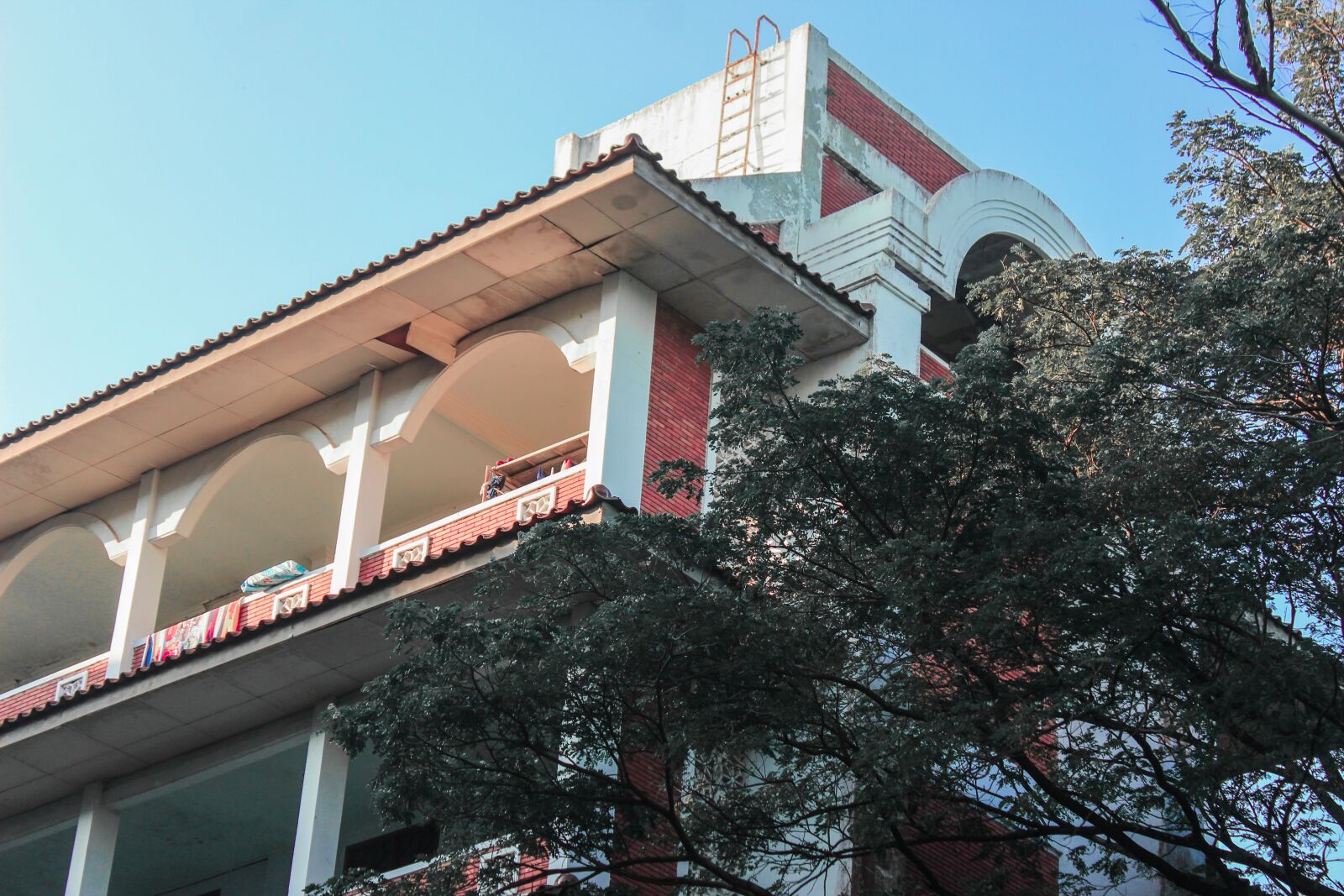 Canon EOS 600D (Rebel EOS T3i / EOS Kiss X5) sample photo. Building, minimalist, beautiful photography