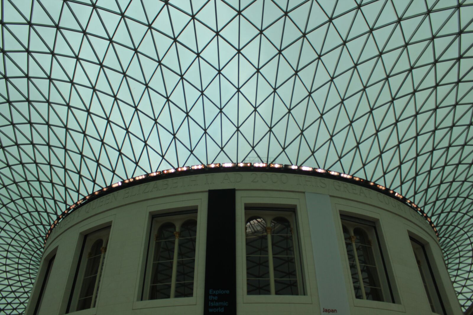 Canon EOS 1300D (EOS Rebel T6 / EOS Kiss X80) sample photo. Glass, museum, london photography