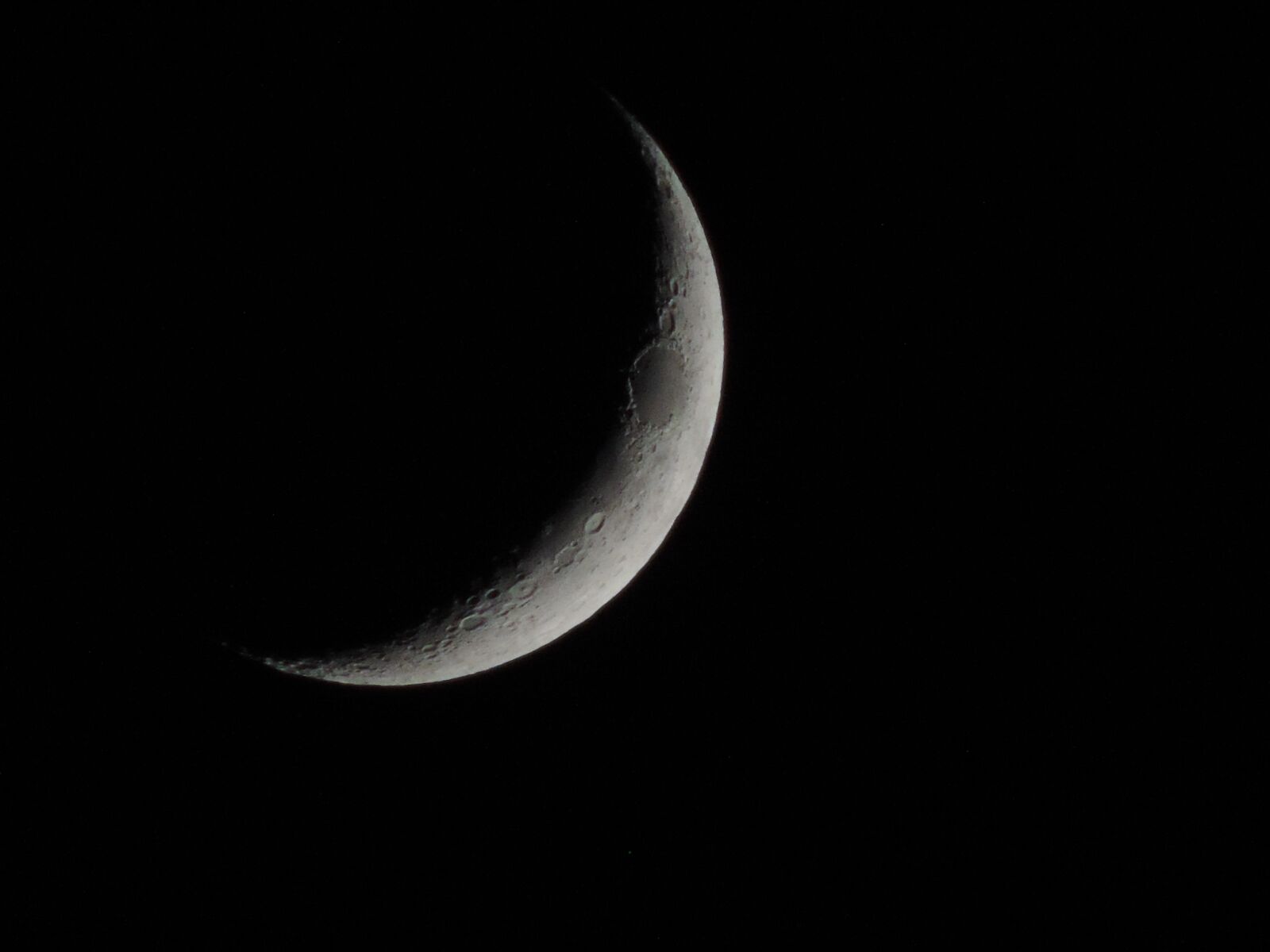 Nikon Coolpix P520 sample photo. The crescent moon, space photography