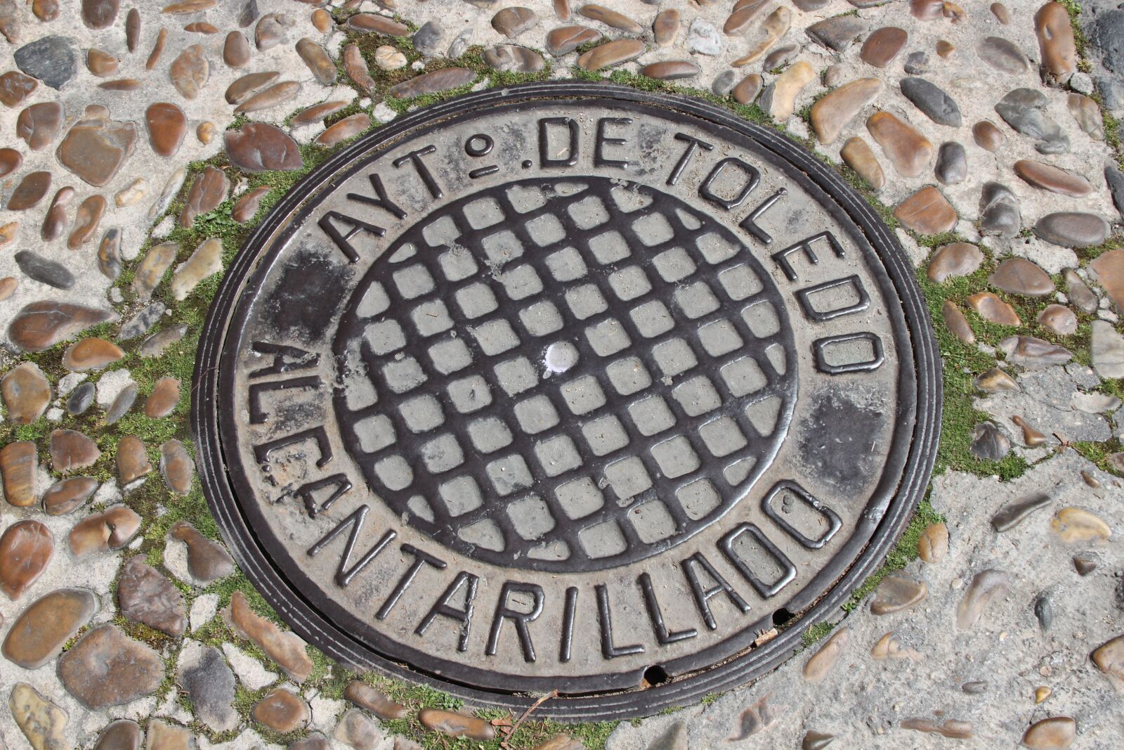 Canon EOS 500D (EOS Rebel T1i / EOS Kiss X3) sample photo. Sewer, toledo, water photography