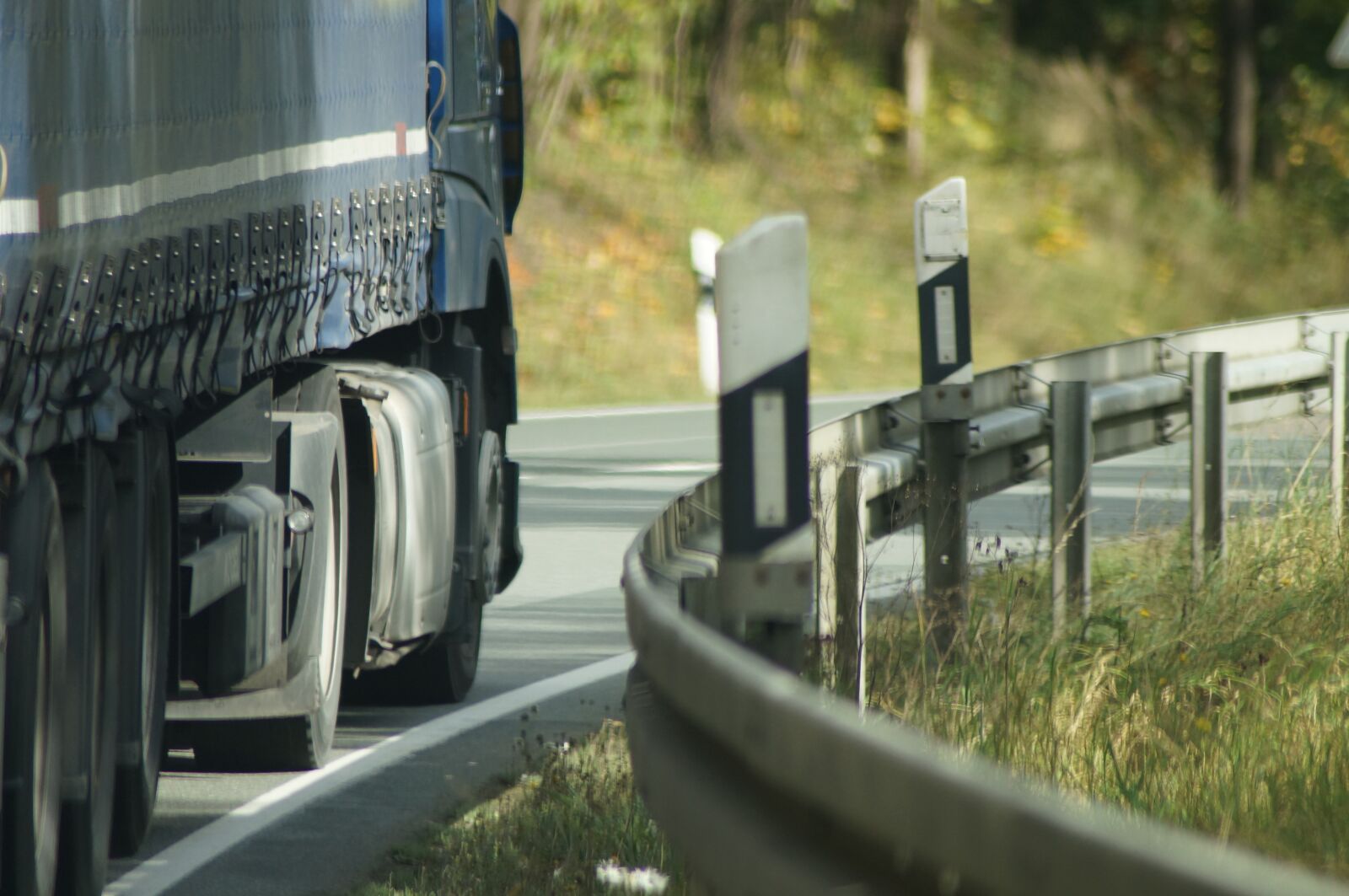 Sony SLT-A57 sample photo. Truck, road, guard rail photography
