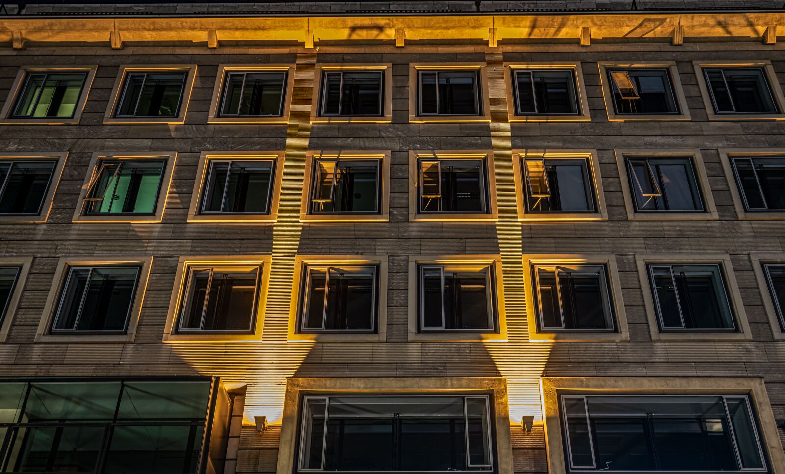Sony a7 II + Sony FE 28-70mm F3.5-5.6 OSS sample photo. Night photograph, long exposure photography