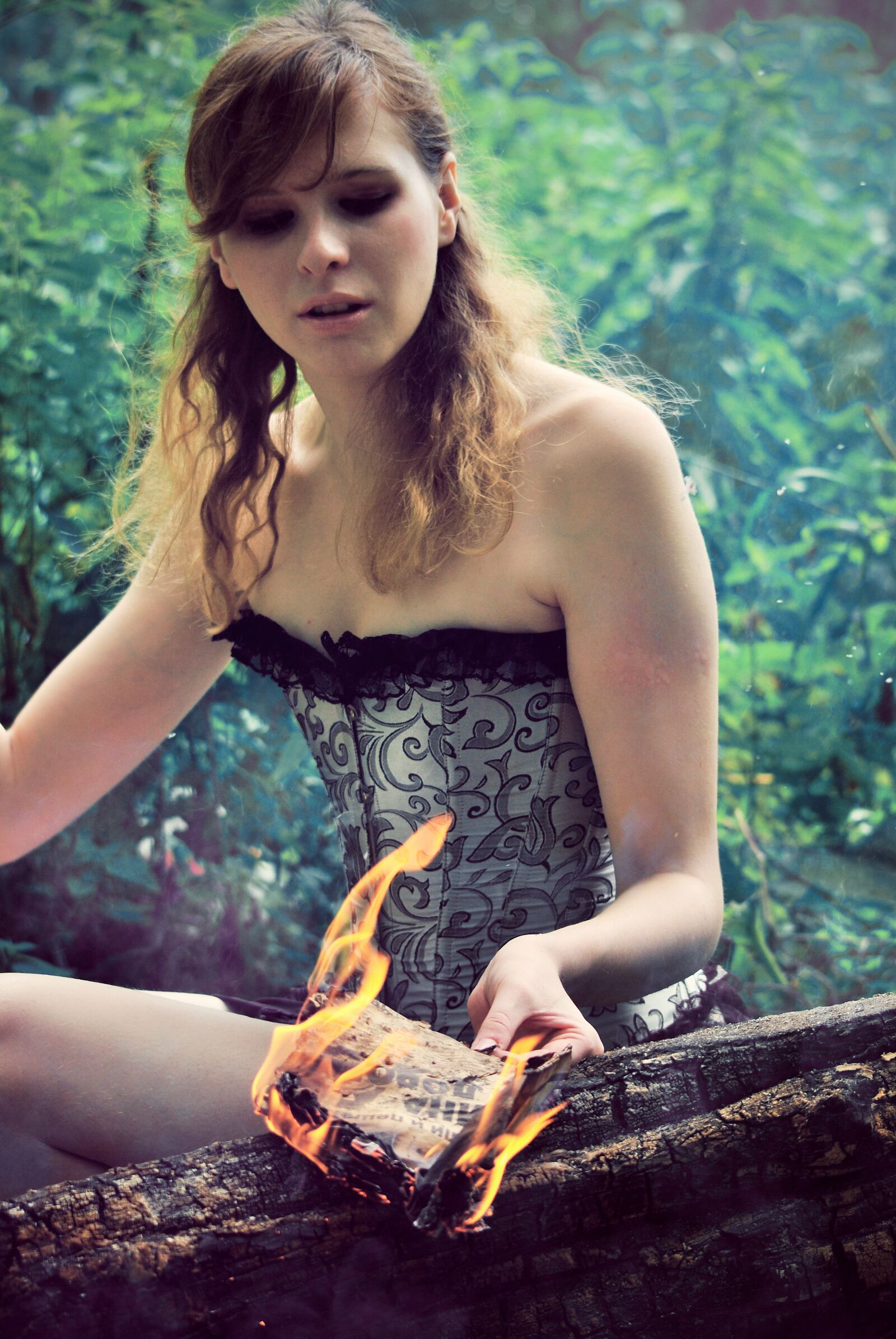 Nikon D3000 sample photo. The girl conjures, kindles photography