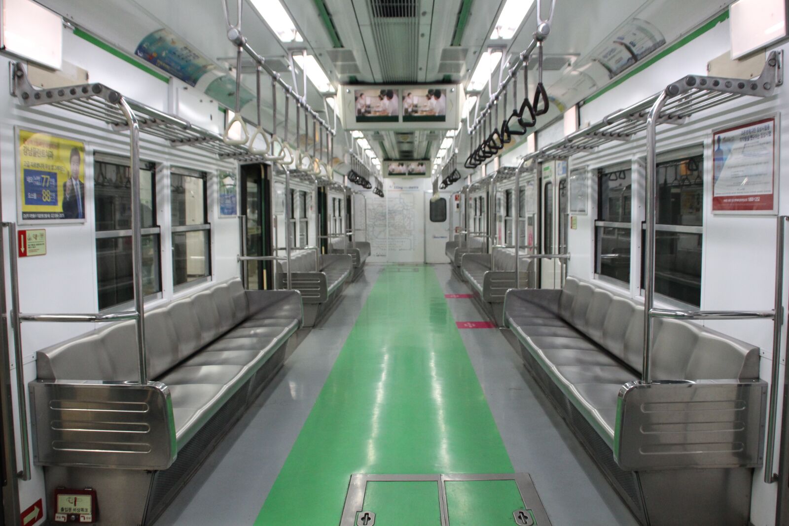 Canon EOS 600D (Rebel EOS T3i / EOS Kiss X5) sample photo. Subway, republic of korea photography