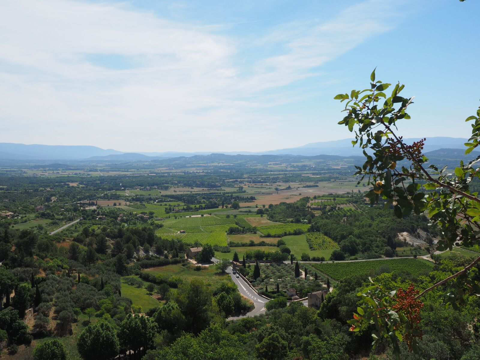 Olympus OM-D E-M1 + Olympus M.Zuiko Digital ED 12-40mm F2.8 Pro sample photo. Gordes, outlook, landscape photography