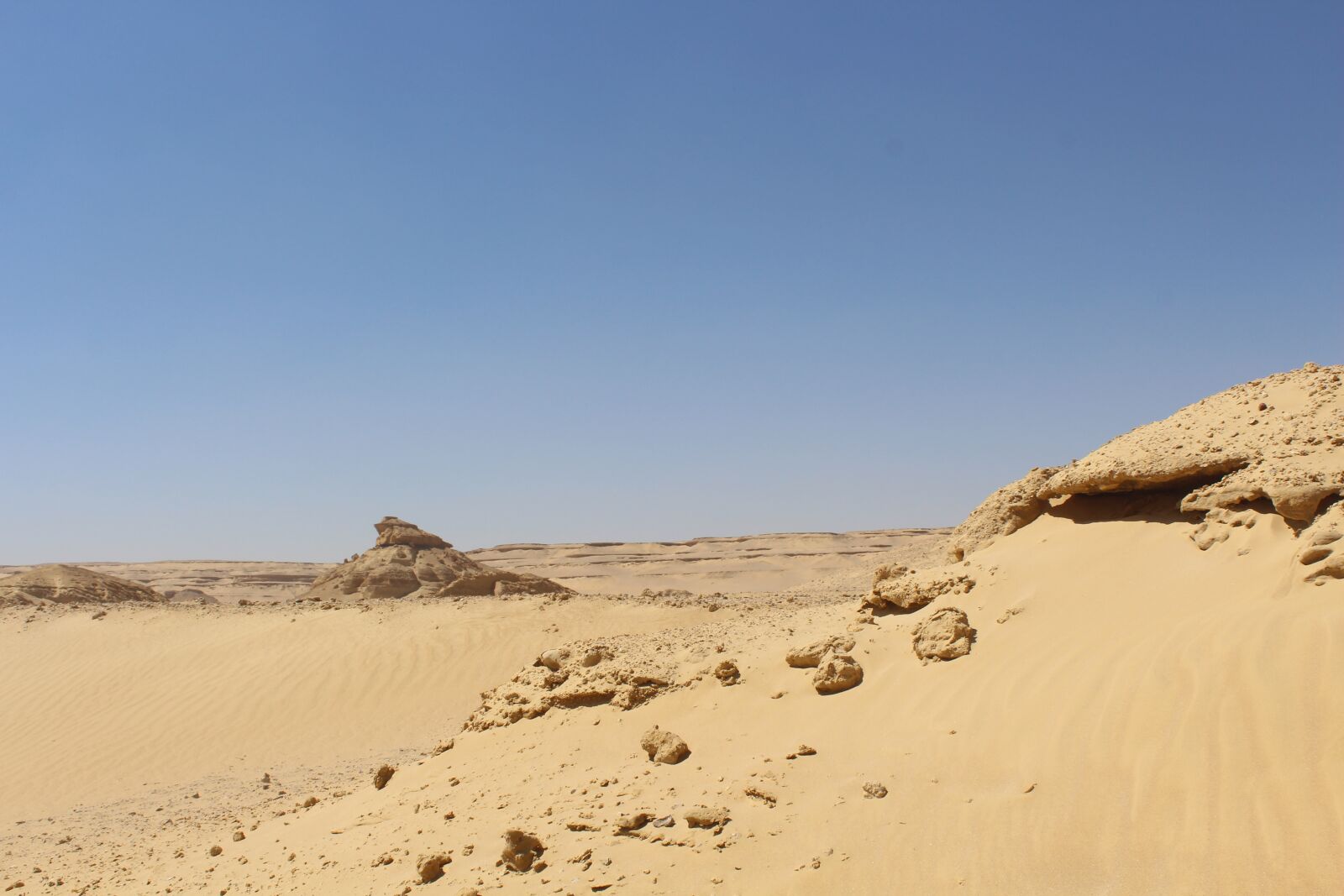 Canon EOS 700D (EOS Rebel T5i / EOS Kiss X7i) + Canon EF-S 18-55mm F3.5-5.6 III sample photo. Desert, sand, blue sky photography