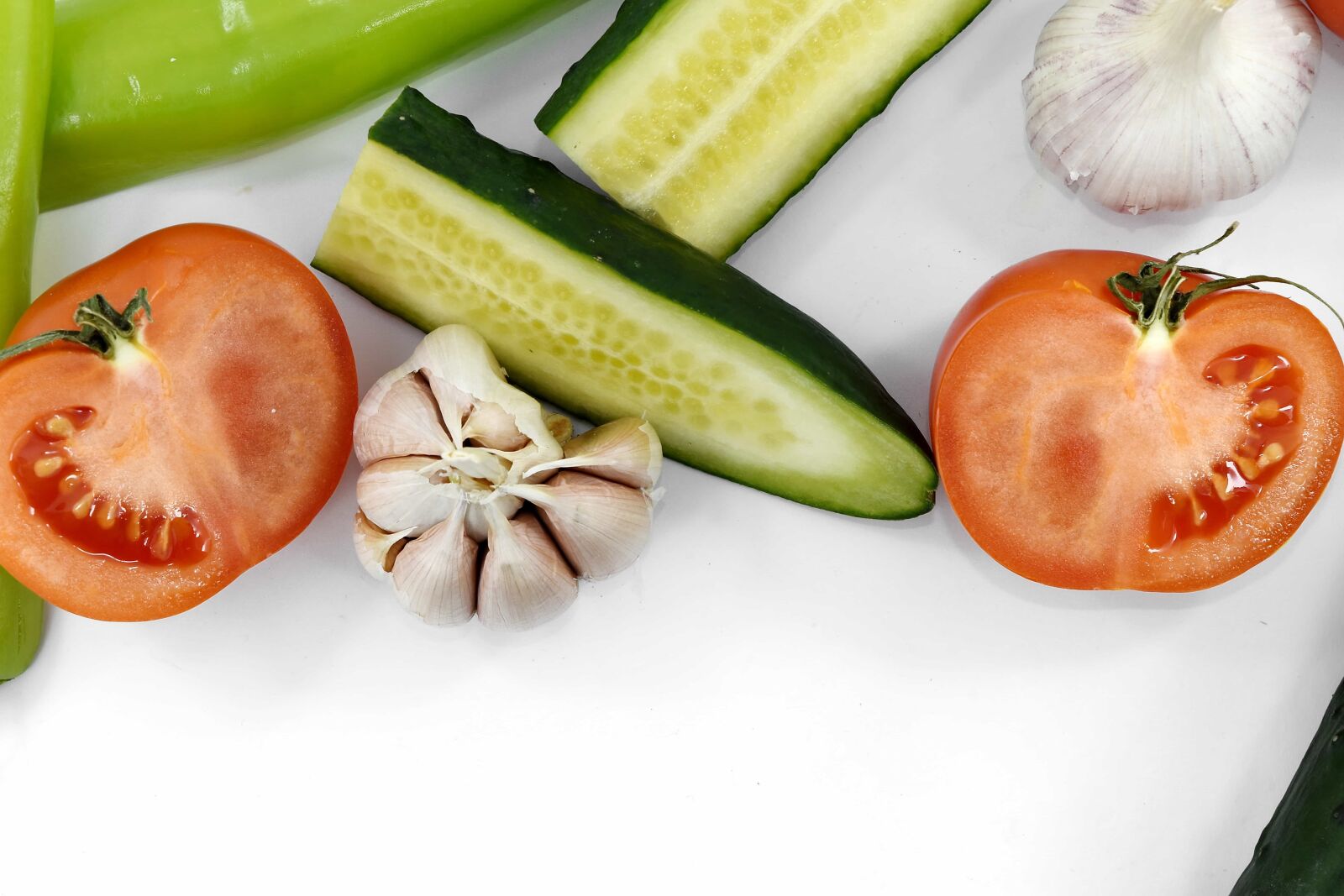 Nikon D5500 sample photo. Cross section, cucumber, garlic photography